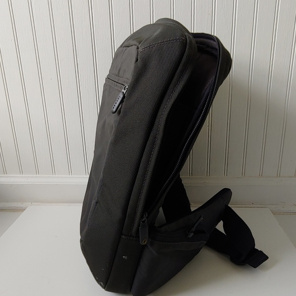 Incase backpack - Picture 2 of 4